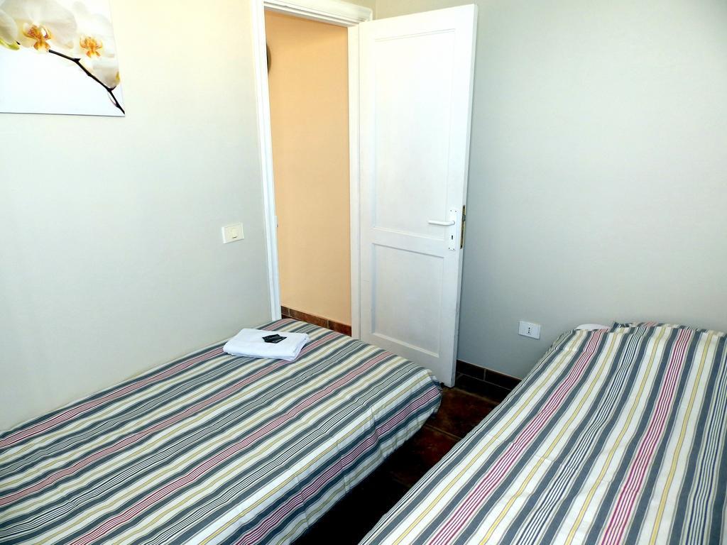Apartamentos Medano - Atico Playa El Médano Pokoj fotografie